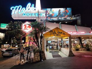 Fries, Shakes, and Nostalgia: A Pit Stop at Mel’s Drive-In
