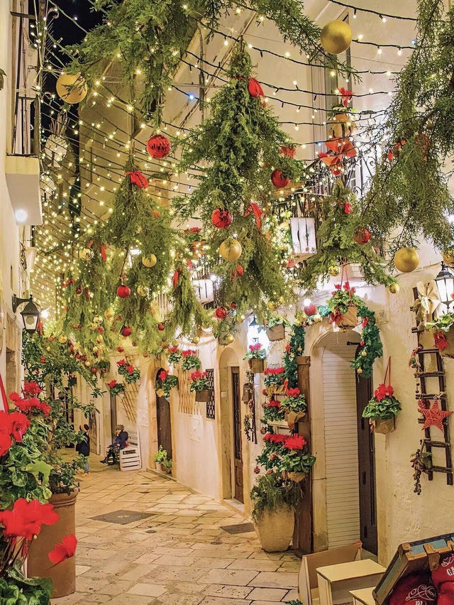 A White Christmas (of Trulli Lights!) in Locorotondo, Italy