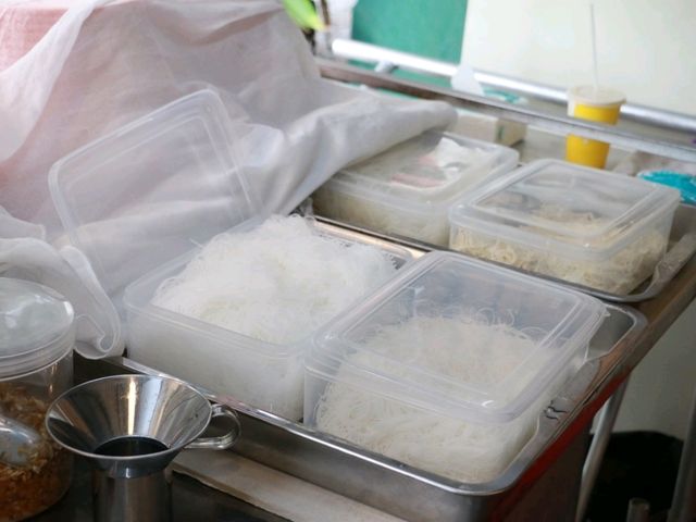 ก๋วยเตี๋ยวไก่ตุ๋นมะระ บุฟเฟ่ต์ 79 บาท