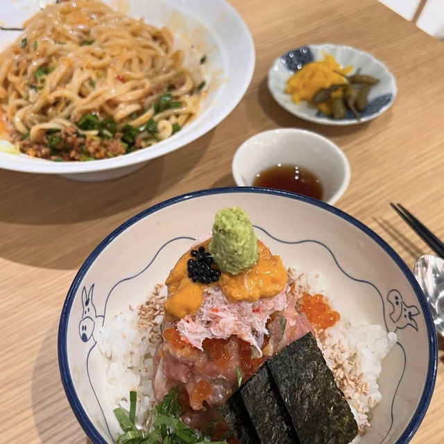 韓国🇰🇷贅沢に具材が使われている海鮮丼がとても美味しいお店
