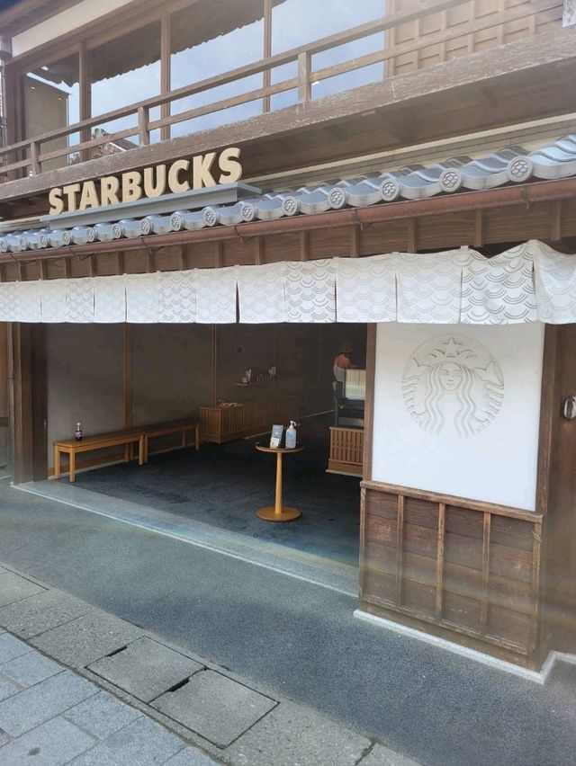 【食べ歩きならここ！】