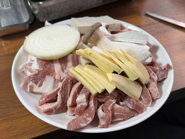 충주 여행자분들에게 정말 추천 하고 싶은 돼지 구이 맛집 - 자연석 돌구이 
