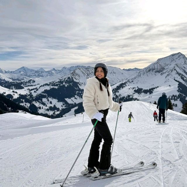 Gstaad: A Ski Paradise with Luxury & Charm! ⛷️❄️✨