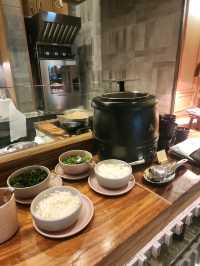 บุฟเฟ่ต์มื้อกลางวันที่โรงแรมแลนด์มาร์ค