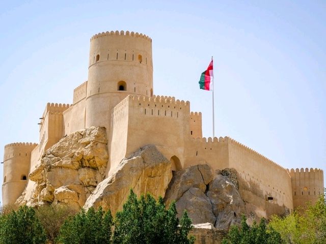 "Discover Oman: Where Desert Meets the Sea and Mountains Touch the Sky! 🇴🇲✨"
