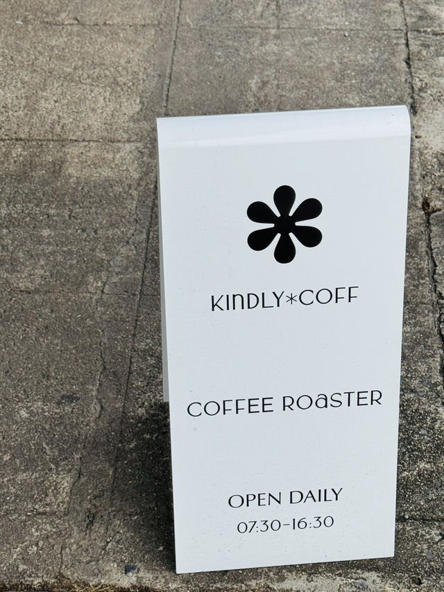 Kindly Coff คาเฟ่เล็กๆ ที่พกความอบอุ่นมาเต็มแก้ว