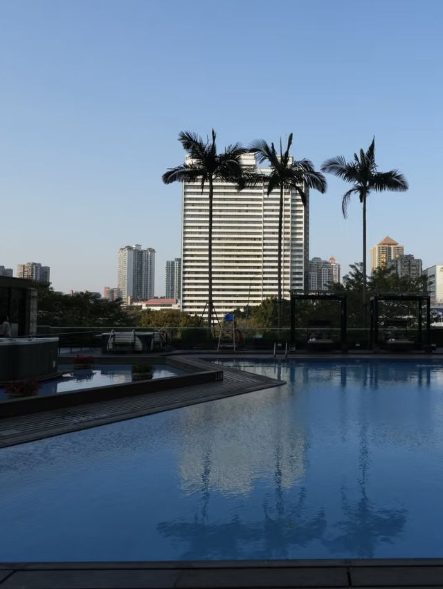 A Sleek Urban Stay at HLOG050 Guangzhou
