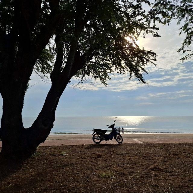 เดินเล่นชายหาดปราณบุรี 