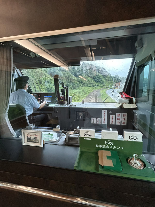 【観光列車】絶景を眺めながらごろごろ。リゾートしらかみの旅。