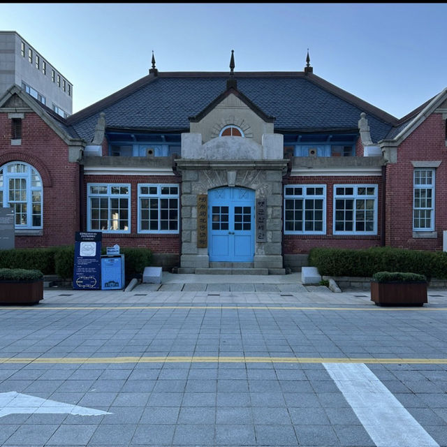 旧群山税関本館