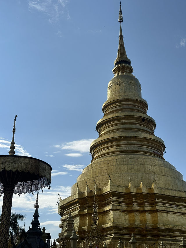 แวะขอพรที่วัดพระธาตุหริภุญชัย วรมหาวิหาร