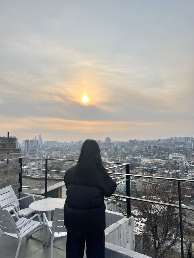 เดินชิลล์แฮบังชน 해방촌 คาเฟ่เก๋ วิวดี มีเสน่ห์ทุกมุม