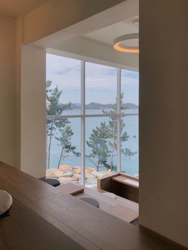 돌산에서 통유리 바다뷰를 찾는다면 여긴 저장하세요
