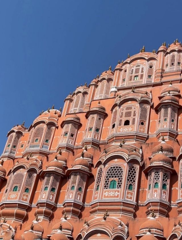 🌬️ Hawa Mahal: Jaipur’s Breezy Crown! 👑