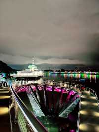Darul Hana Bridge: Kuching’s Iconic Pedestrian Gateway and Instagram Favorite