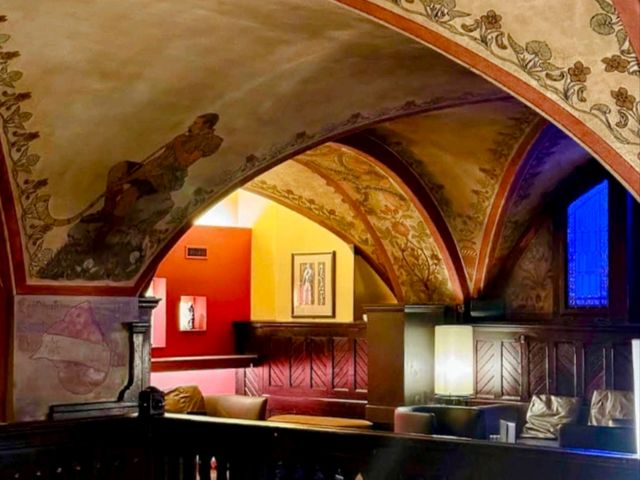 瑞士-伯恩，百年穀倉改建的地窖餐廳---Kornhauskeller Restaurant & Bar