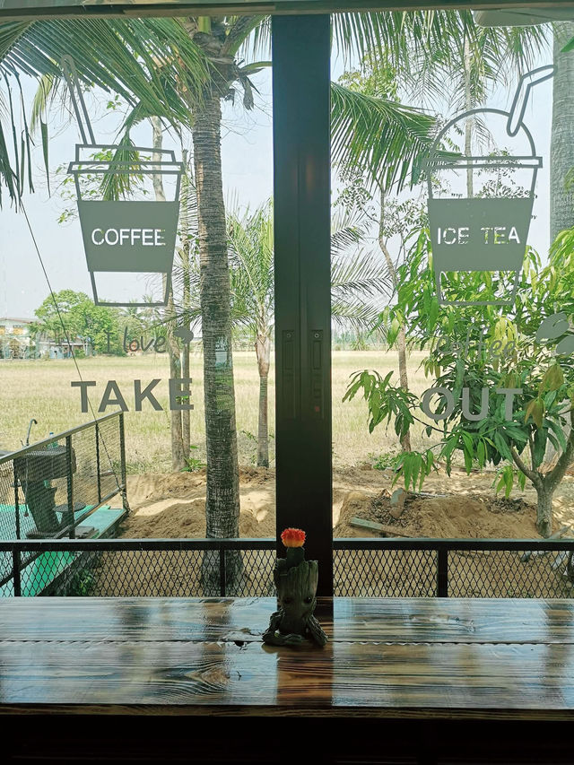 จิบแฟแลนา ที่ร้านเดชอุ่ม กาแฟ
