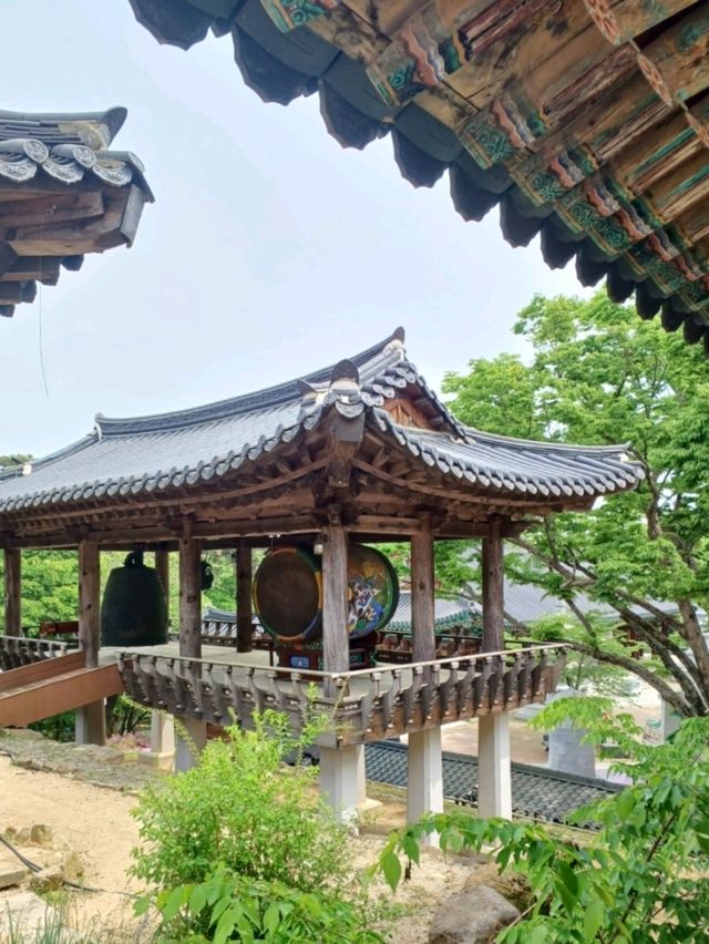 고요함과 장엄함이 공존하는 도심 속 사찰