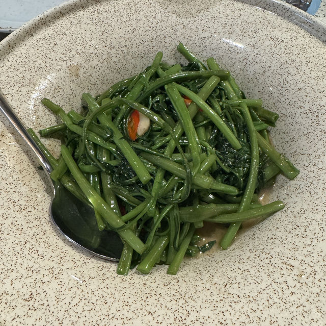 여긴 진짜 꼭 가야 돼! 방콕 로컬 미슐랭 맛집 ‘레이 라오’ 후기