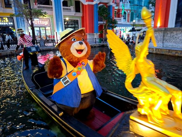 นั่ง Gondola 🛶 ล่องคลองเวนิสจำลอง