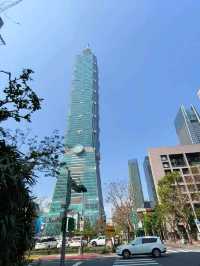 Hidden Art Bus Near Taipei 101 for Zero Dollars