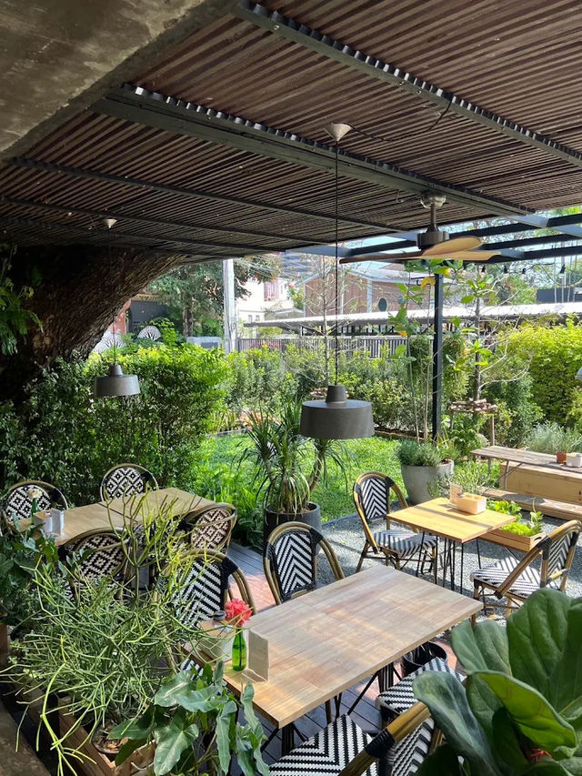 🥐Ombra Caffe Nimman – คาเฟ่สไตล์ยุโรปกลางนิมมมาน