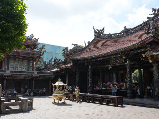 ไหว้พระขอพรที่วัดหลงซาน