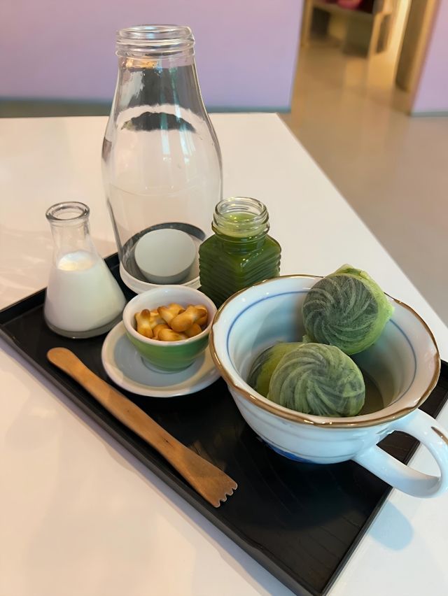 A Favourite Moment in Lovely cafe 