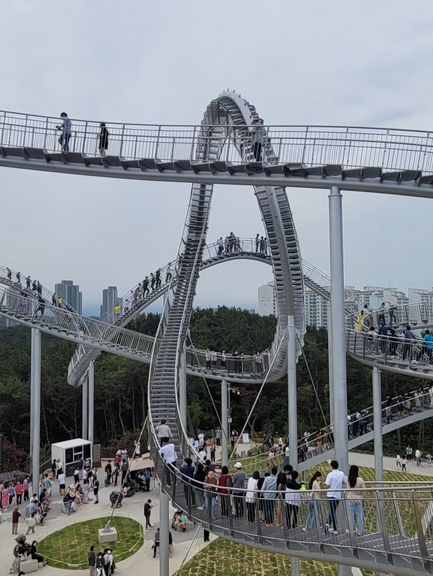 포스코에서 만든 멋진 구조물 <스페이스워크>