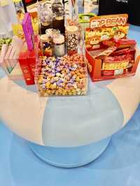 芭達雅｜Central Pattaya POP Mart 泡泡瑪特快閃店一走進就想全包！POP MART Central Pattaya成為收藏控的朝聖地，人手一袋