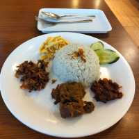🤤 Craving Alert: Coconut Rice Rendang Perfection at Toss Cafe Restaurant! 🤤