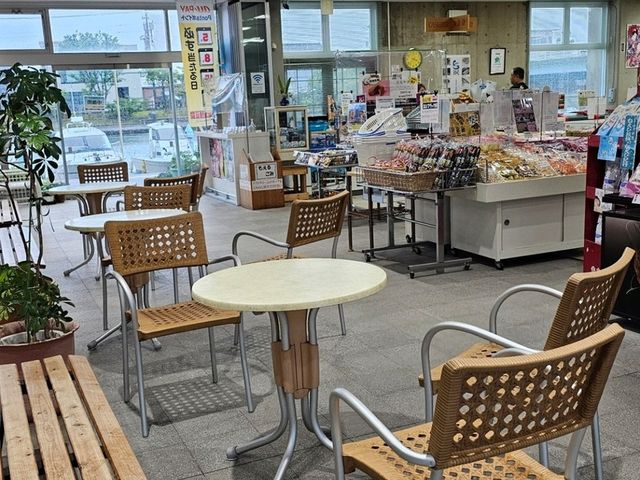 📍岩瀨港邊的休憩伴手禮空間〔岩瀨運河會館〕