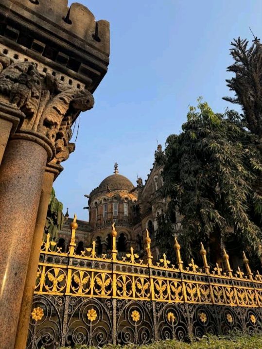 Mumbai CST Railway Station Review 🏛️🚉