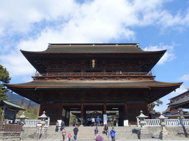 ⛩️ Zenkōji Temple – A Serene Spiritual Heart in Nagano