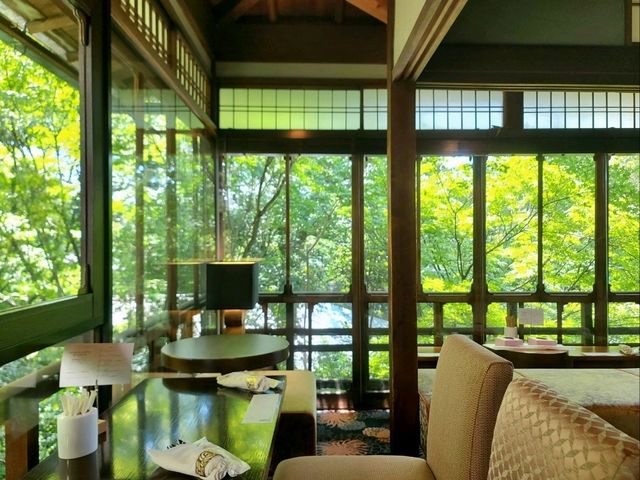 Salon de KANBAYASHI(上林春松本店) 五段重アフタヌーンティー(5단 상자 교토 애프터눈티)