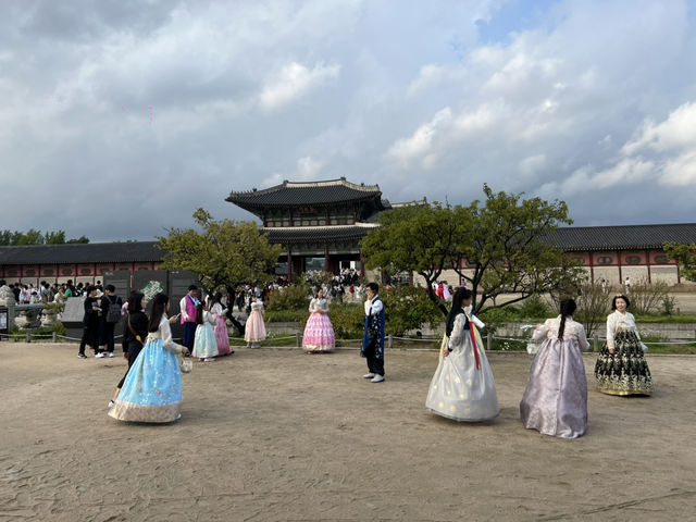 首爾必拍行程全攻略｜景福宮穿韓服、Jennie香水牆、秘密野花園一日拍爆10張大片！ 