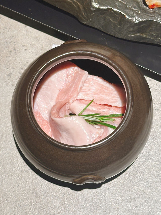 濟州島直送嘅招牌黑毛豬