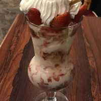 【東京/品川🇯🇵】メガパフェに夢中🍓👑王様といちご