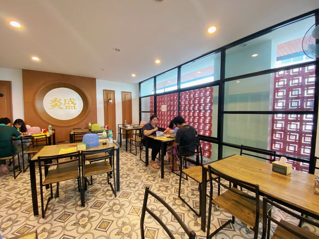 เอี่ยมเส็ง - ก๋วยเตี๋ยวหมูอบวัดกลาง