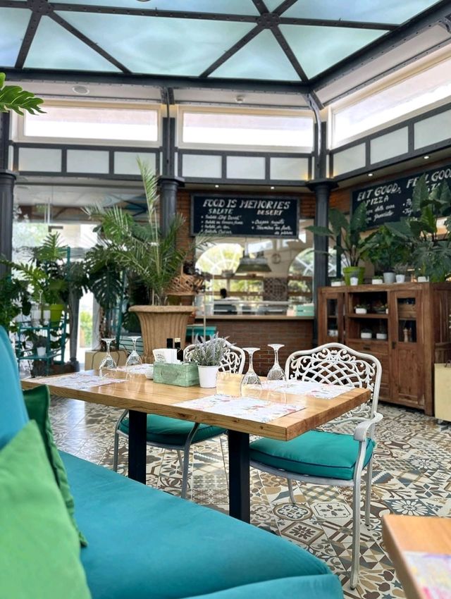 부저우의 푸른 안식처: Garden Restaurant