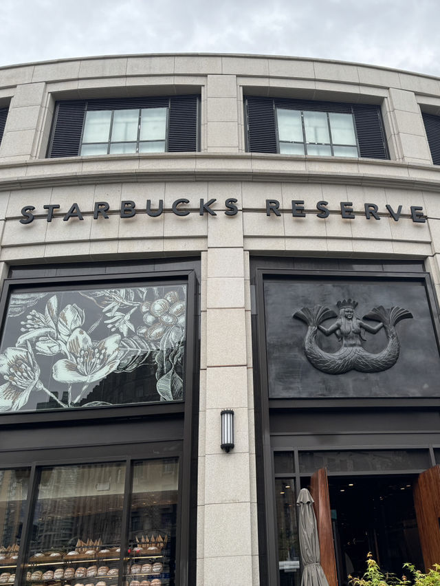 Starbucks ที่ใหญ่ที่สุดในเซี่ยงไฮ้