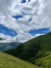 🏔️天に近い教会と絶景の村 ― カズベキで味わう大自然の静寂