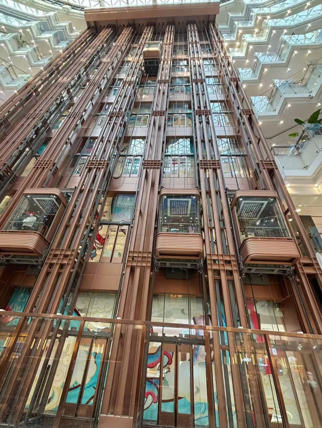 🛍️ Shanghai’s Largest Mall – New World Daimaru 