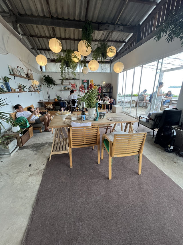 คาเฟ่ริมเล Take a Rest – พักใจที่แหลมสิงห์ จันทบุรี
