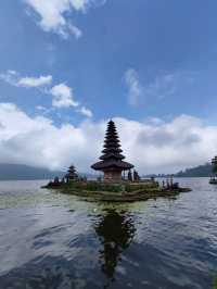 🛕 Reflections in the Mist: A Visit to Ulun Danu Beratan Temple