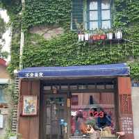 🏘️ Qingdao Alley Adventures — Where Red Roofs Meet Real Life