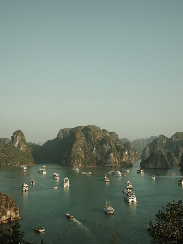 🚤世界遺産の絶景「ハロン湾」で、幻想的なクルーズ体験を