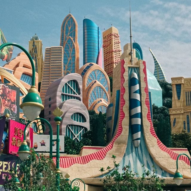 Toy story hotel 🦖🎡🎠