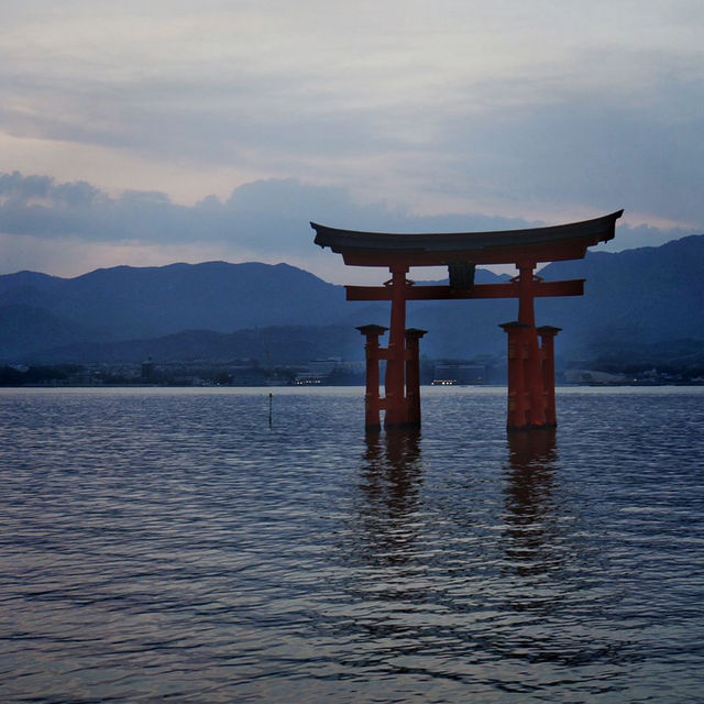 廣島海上奇景：嚴島神社的潮汐之美與歷史韻味