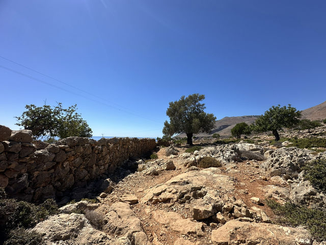 Stunning viewpoint and ancient castle in Loutro